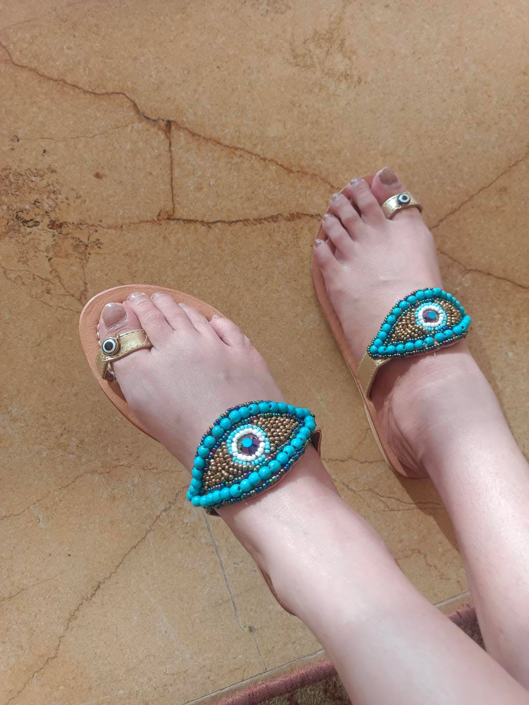 Mata Jempol Sandals