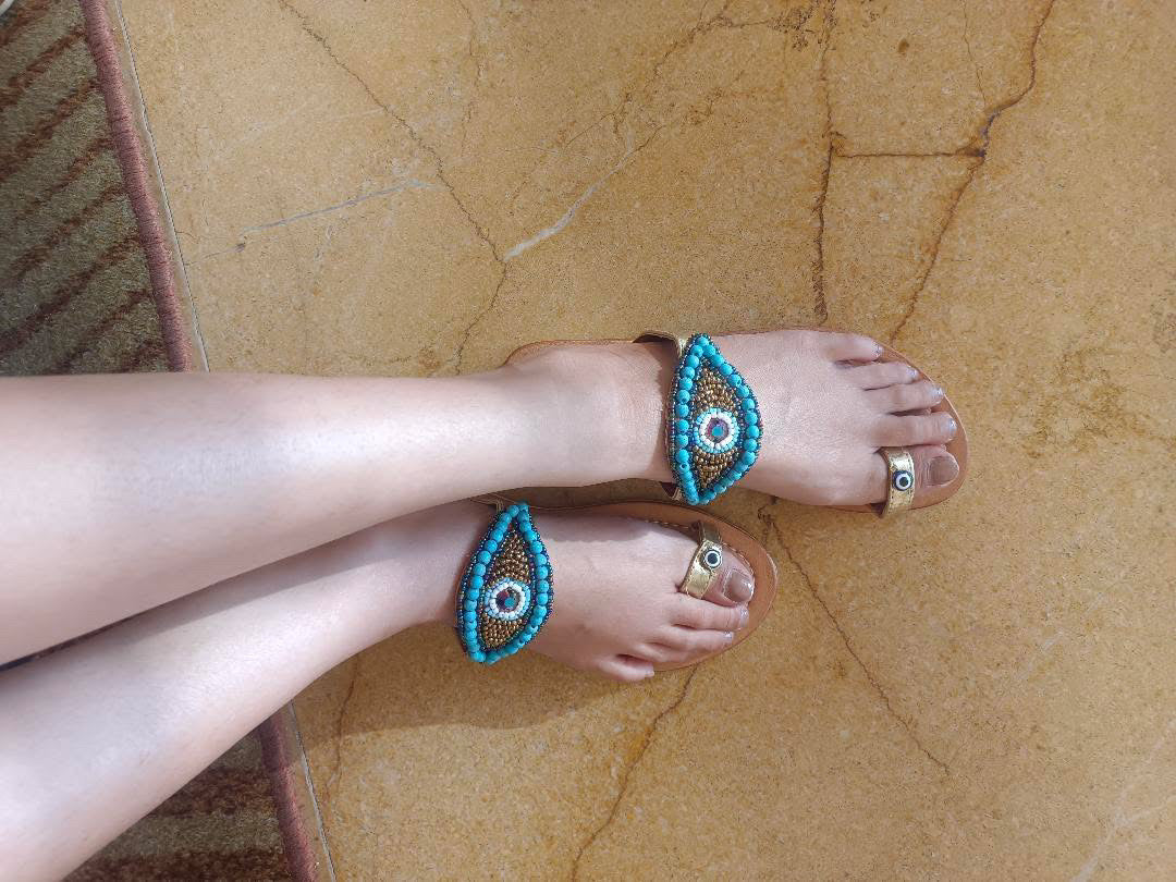 Mata Jempol Sandals
